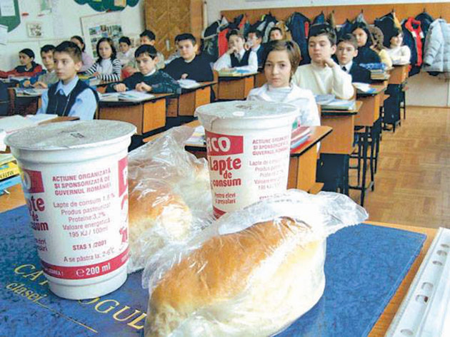 Firmele care vor distribui laptele și cornul în școlile din județ