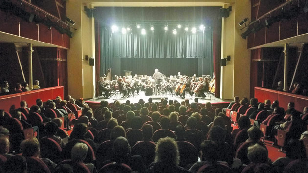 Concert de Crăciun cu „casa închisă” la Carei