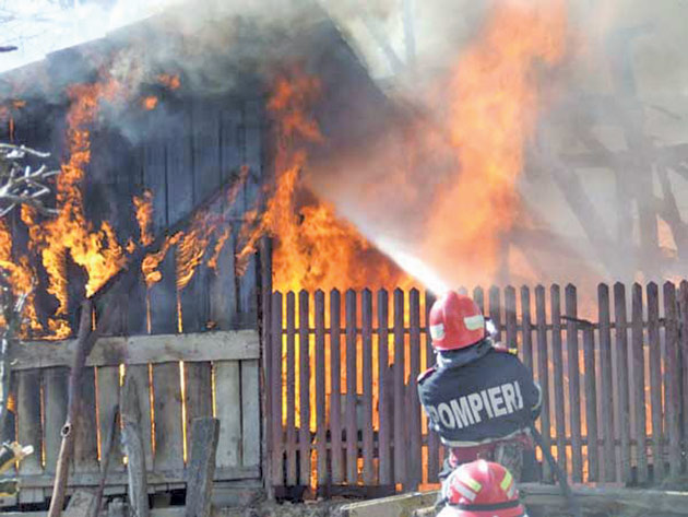Incendiu violent la Carei