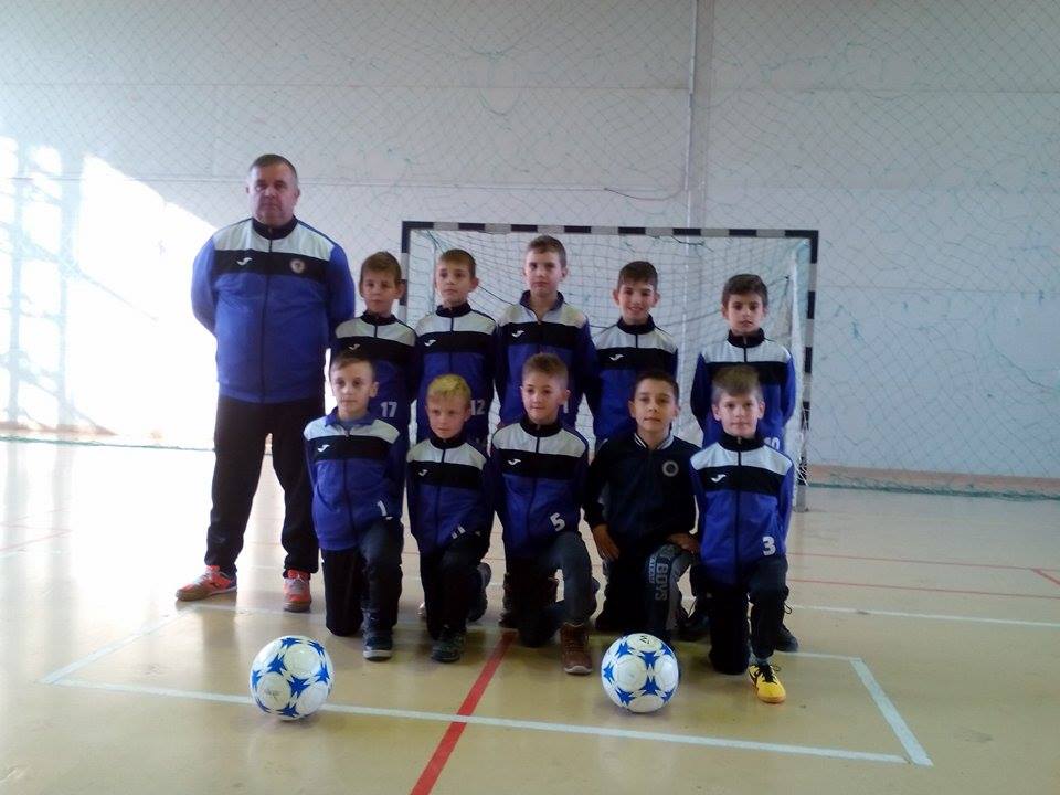 Juniorul, pe trei la zonă