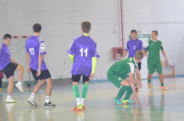 Fotbal licee   /  LPS şi Colegiul Ioan Slavici au dominat faza municipală a ONSS