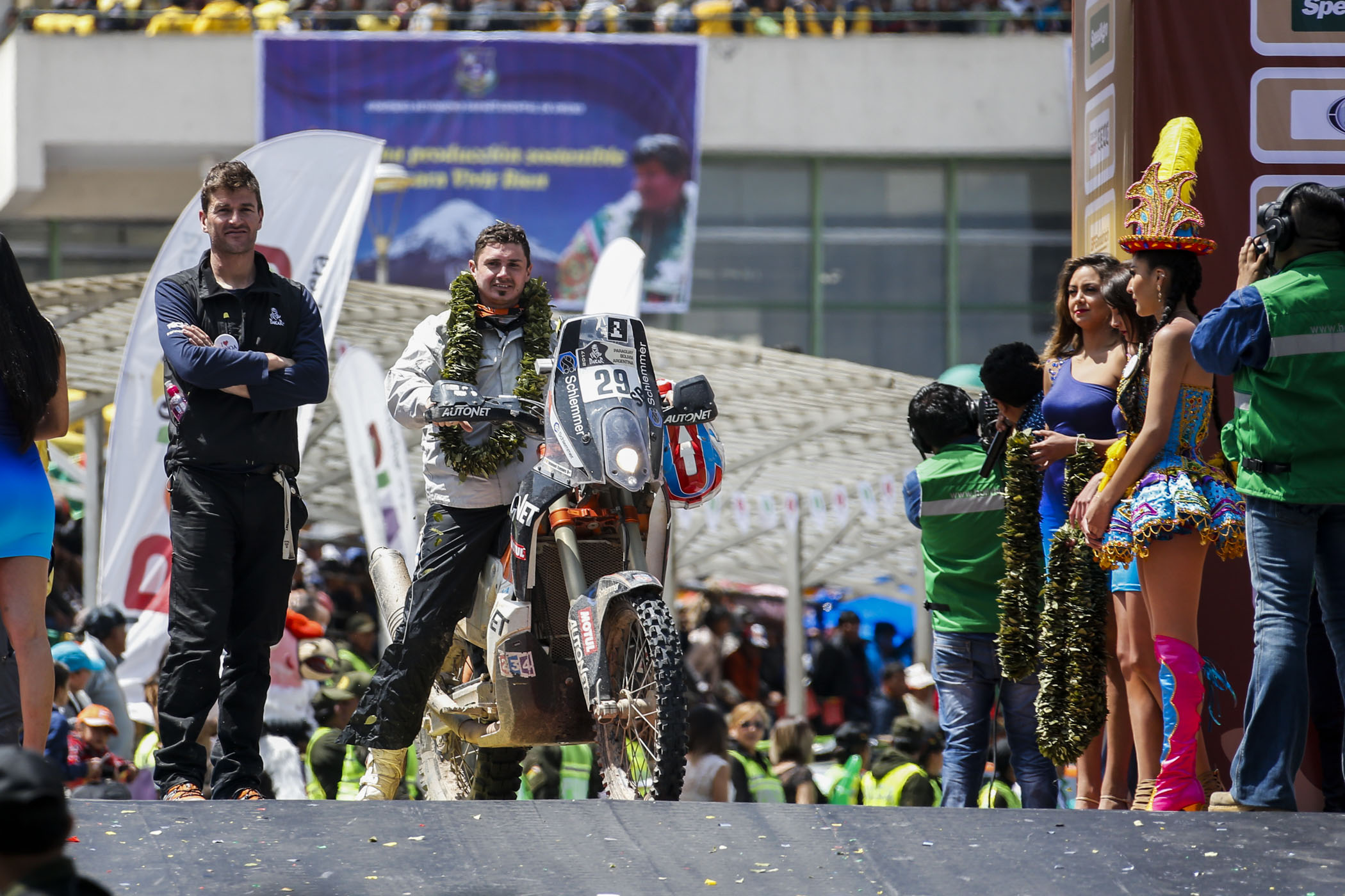 Penalizat cu o oră, Mani cade pe 29 la general