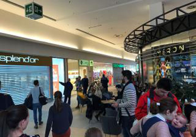 Un mall, parţial evacuat