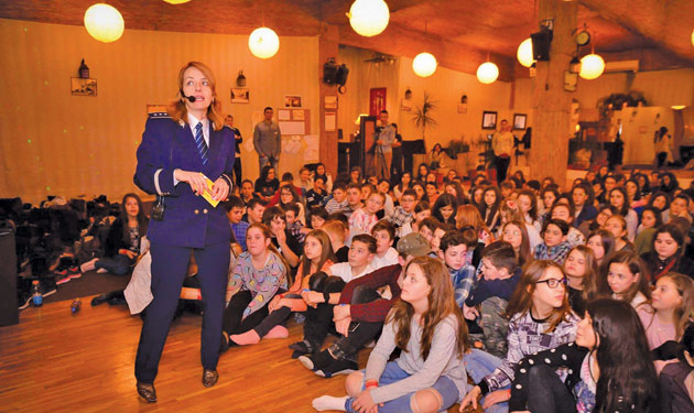 Nu vă lăsaţi păcăliţi de alcool şi droguri!