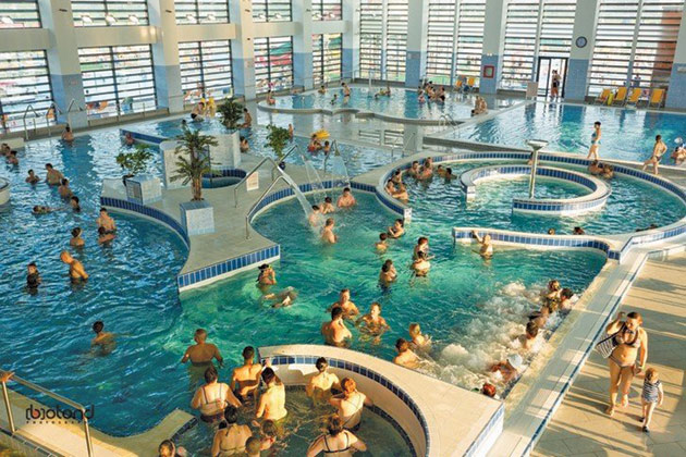 Sătmărenii s-au relaxat în apă după sărbătorile de iarnă