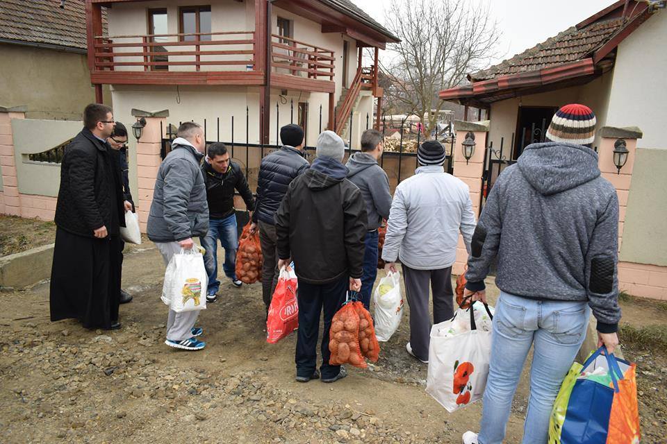 Deținuții au dat o lecție de umanitate