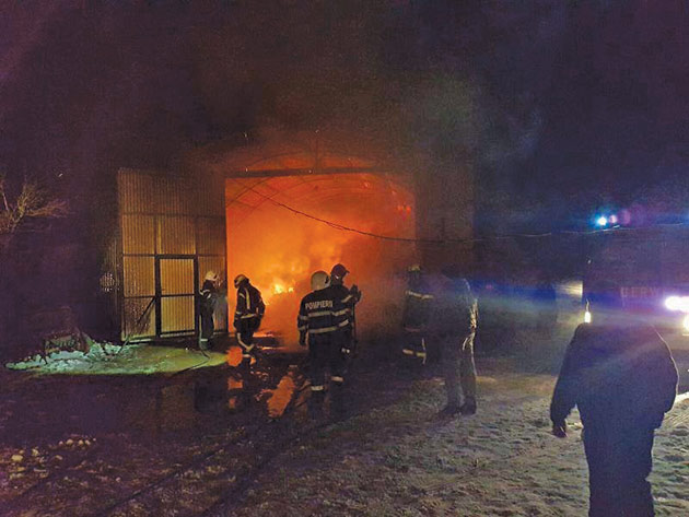 Incendiu de proporții la o hală din Iojib
