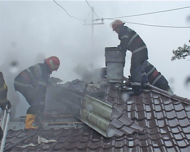 Incendiu la o casă de pe Odoreului