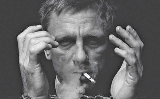 Legendarul agent secret James Bond trebuie să se lase de fumat, spun oamenii de știință