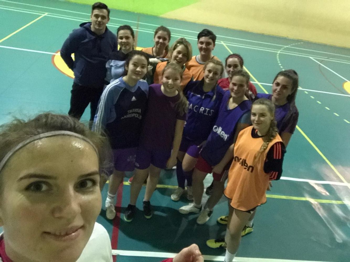 Fotbal feminin  /  Ambiţioase, dar, din păcate, fără susţinere!