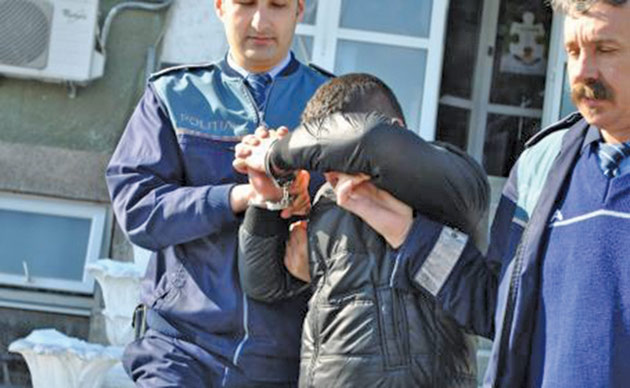 Locuințe sparte de minori la Călinești și Micula