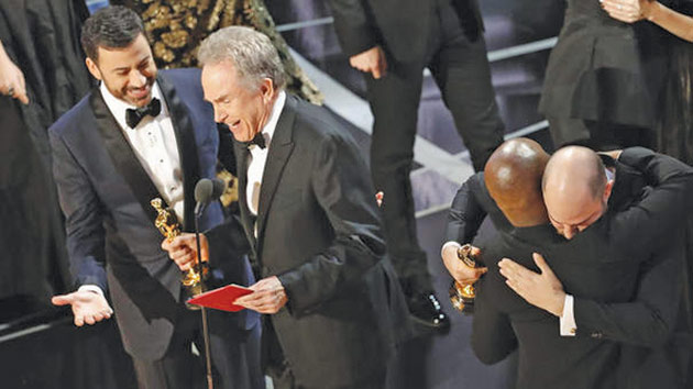 Vinovatul pentru Gafa monumentală de la Oscar 2017: Un contabil care publica mesaje pe Twitter!