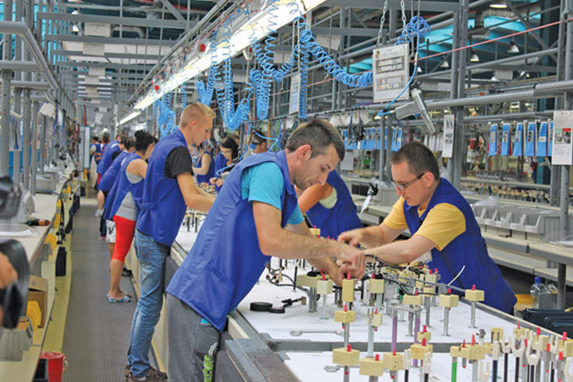 Fabricile sătmărene caută cu disperare muncitori