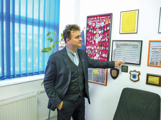 Benzi desenate, expuse de un poliţist