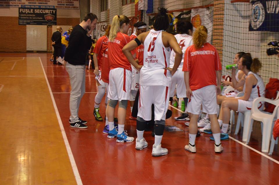 Baschet feminin  /  Program infernal pentru trupa lui Araujo