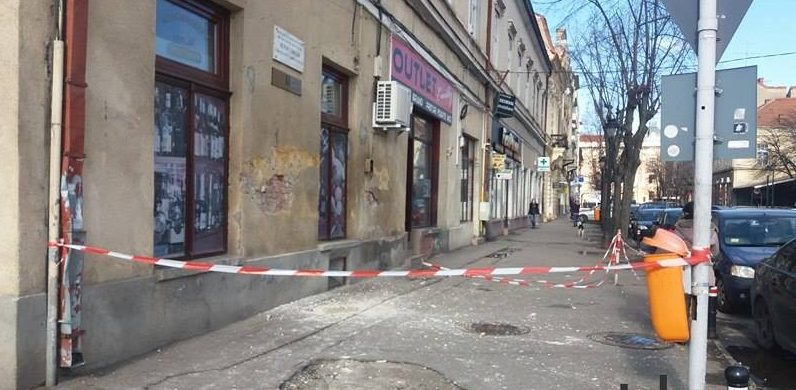 Atenţie, cade tencuiala!