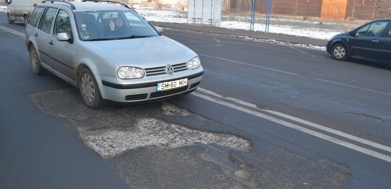 Sătmărenii, tot mai bogați... în gropi