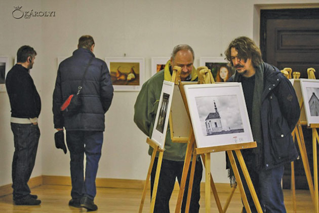 Asociația Mondială a Artiștilor Fotografi Maghiari a expus la Castelul Karolyi