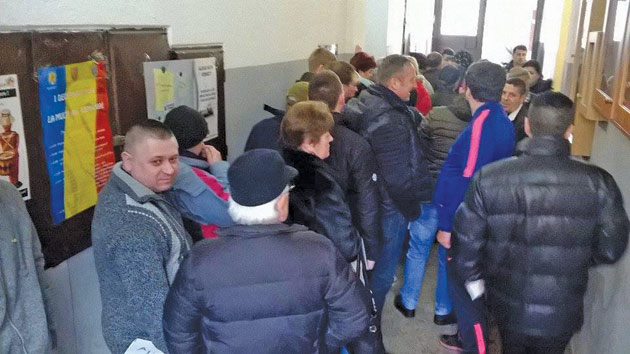 Cozi la permisele auto