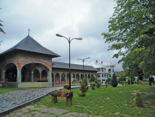 Mănăstirea Bixad – cel mai vestit loc de pelerinaj din nord-vestul României