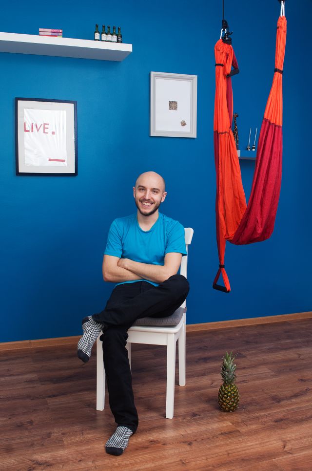 Un fost bancher din Târgu Mureș inovează piața de yoga din România