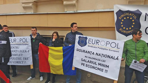 Polițiștii sătmăreni au protestat în stradă la Satu Mare