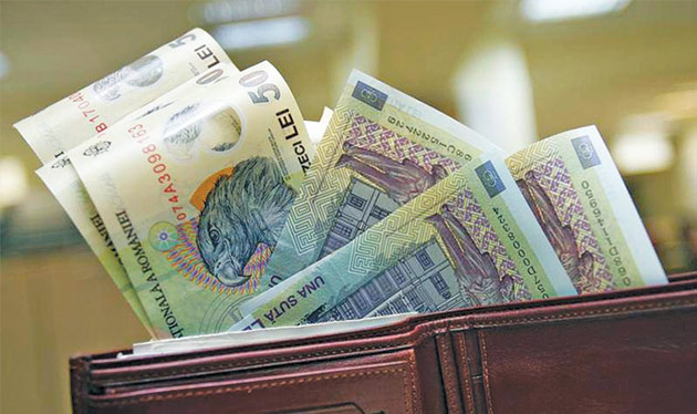 Bugetarii ar putea să primească banii tăiaţi de Guvernul Boc. Propunerea unui deputat PSD