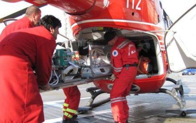 Bebeluș grav bolnav, transportat cu elicopterul SMURD la Cluj