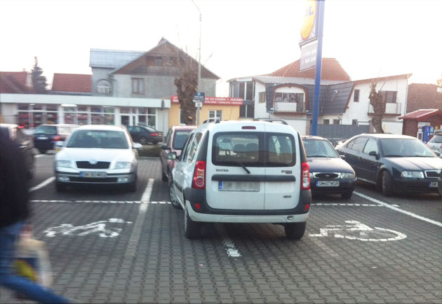 Mama nesimţiţilor  e mereu gravidă