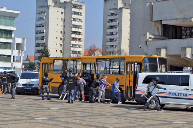 Expoziție și demonstrație a polițiștilor sătmăreni de ziua lor