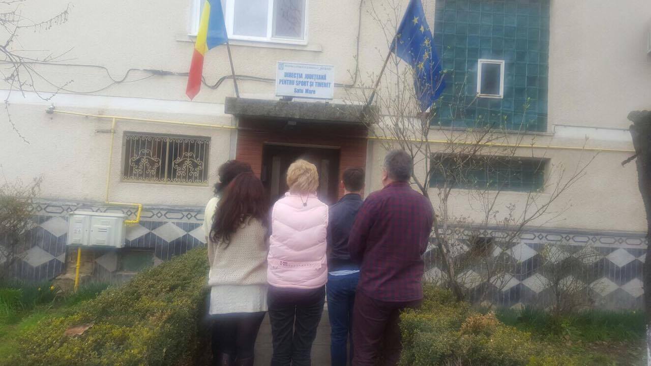 Proteste la Direcția Județeană pentru Tineret  și Sport față de nivelul scăzut al salariilor