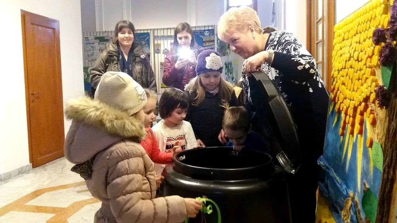 Grădinițele din Satu Mare, implicate într-un proiect de compostare a deșeurilor