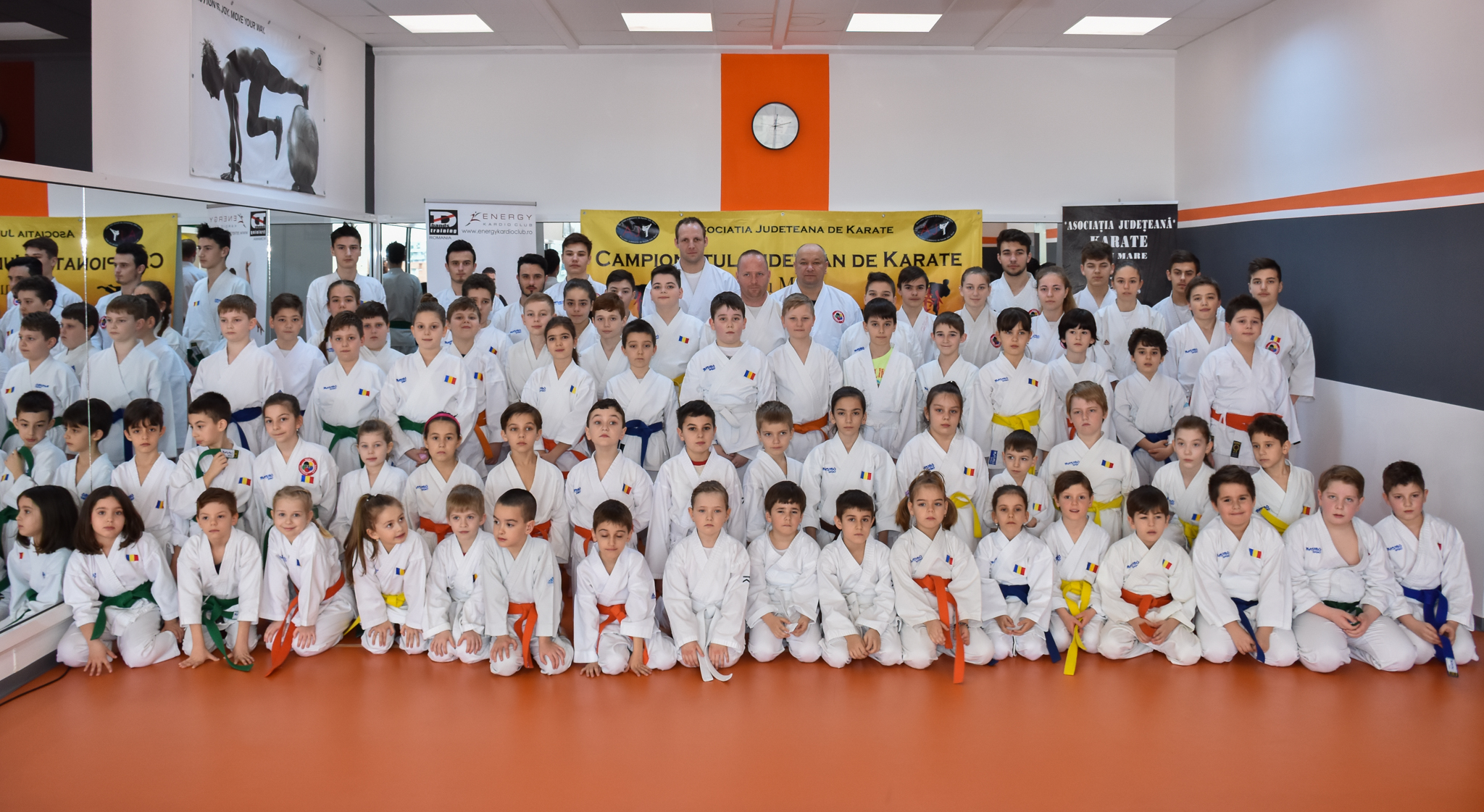 Peste 100 de participanți la Campionatul județean de karate