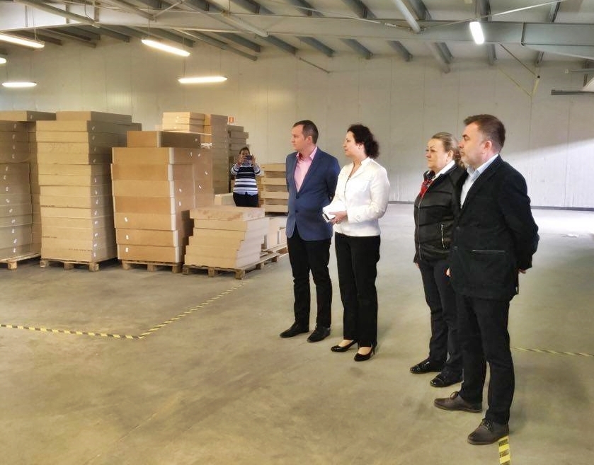 Prefectul Darius Filip a vizitat o fabrică în plină expansiune din Medieșu Aurit