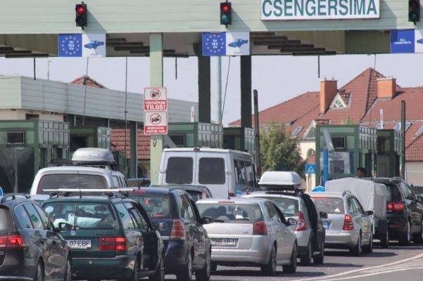 Se stă cu orele în vămile sătmărene. Cod Roșu la Urziceni, cod galben la Petea și Halmeu