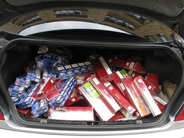 Aproape 3.500 pachete de țigări de contrabandă, descoperite la Petea