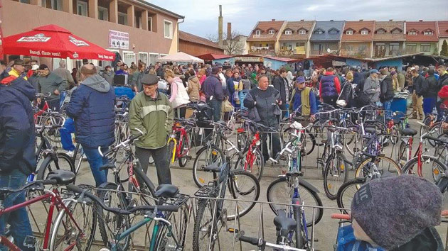 Piața de vechituri a fost plină ochi ieri