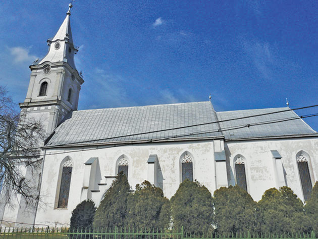 Edificiul gotic care veghează asupra tăşnădenilor şi comoara descoperită aici