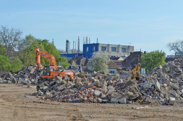 Fosta fabrică de scaune a fost demolată pentru a face loc unui hipermarket