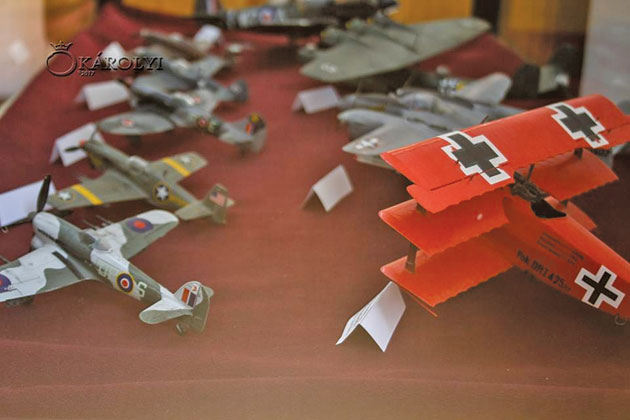 Expoziție de avioane în miniatură la Castelul din Carei