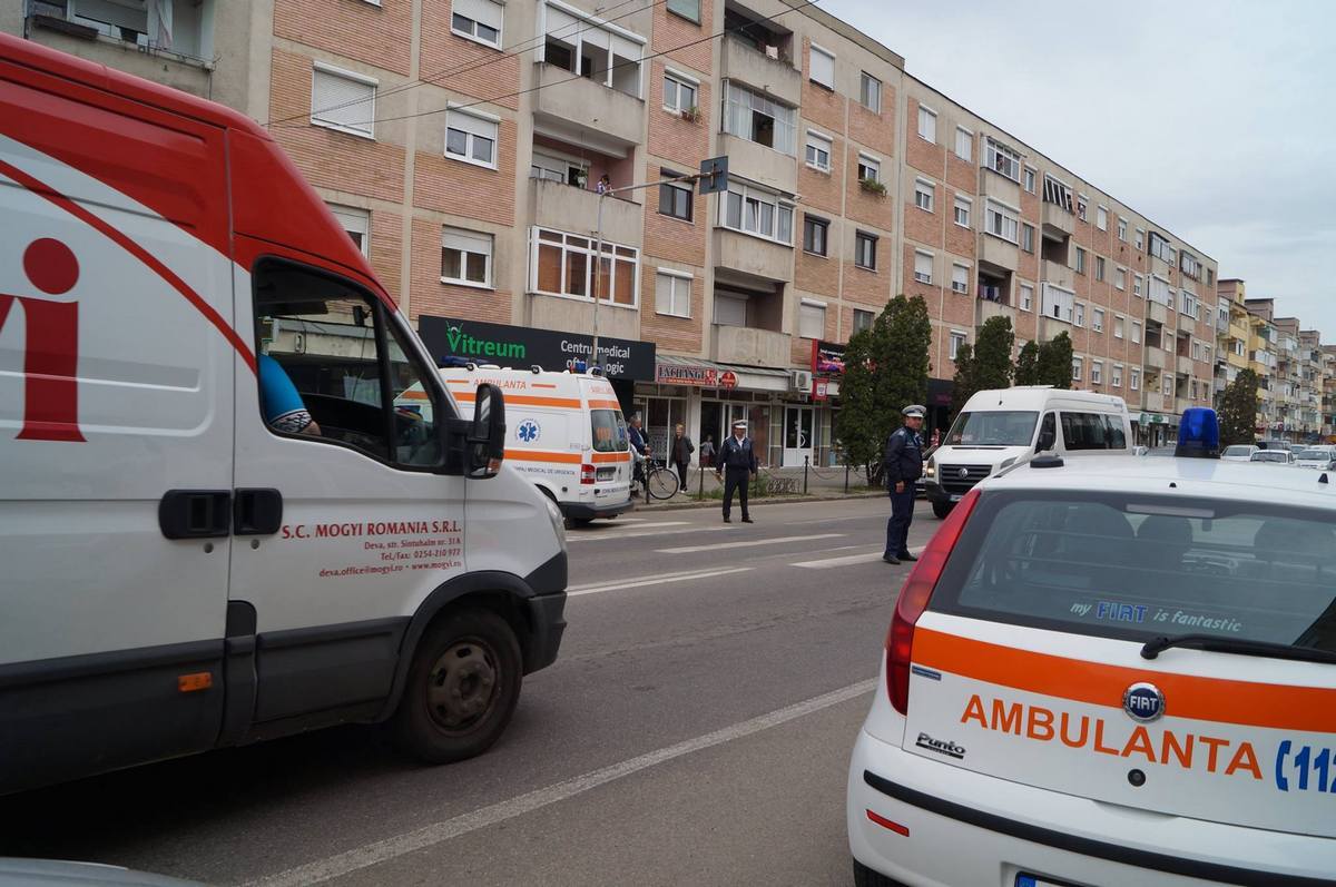 Accident grav la Carei. Bărbat rănit pe trecere