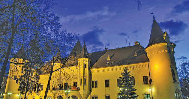 Tulburătoarele legende ale Castelului Károlyi