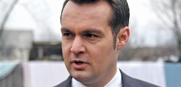 Kereskenyi spune  despre Cherecheș  că este un candidat parașutat