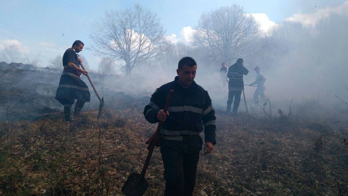Incendiu de mare amploare în Oaş