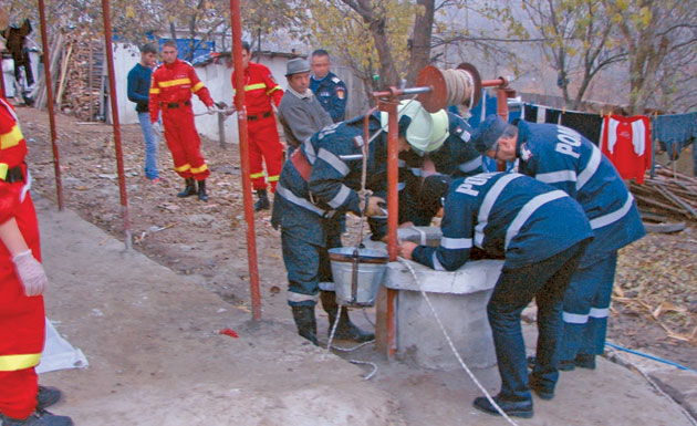 Un bărbat a decedat după ce a căzut în fântână