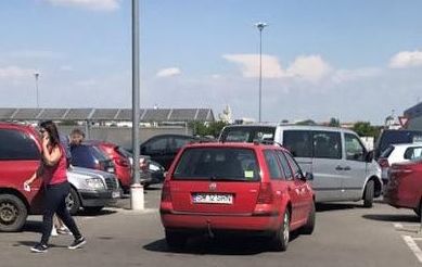 A-nnebunit lumea de tot