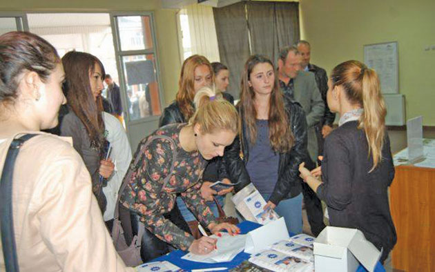 Absolvenții promoției 2017 trebuie înscriși în evidențele AJOFM