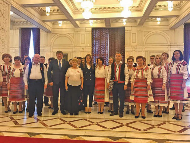 Corul „Medieșana” a cântat în Parlamentul României