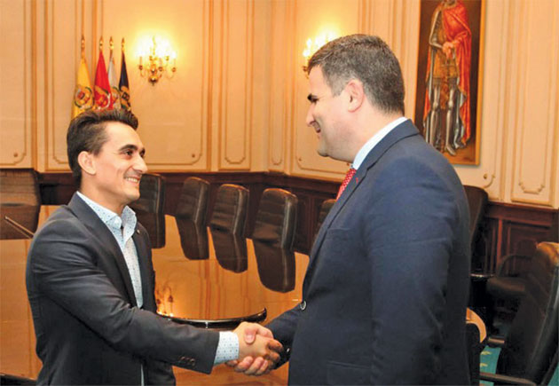 Campionul european Marian Drăgulescu, felicitat de ministrul Gabriel Leș