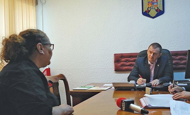 O angajată a Spitalului Județean s-a plâns prefectului de comportamentul managerului instituției